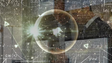 animación de cálculos matemáticos, alcance circular y estallidos de estrellas moviéndose sobre hombres de negocios en discusión