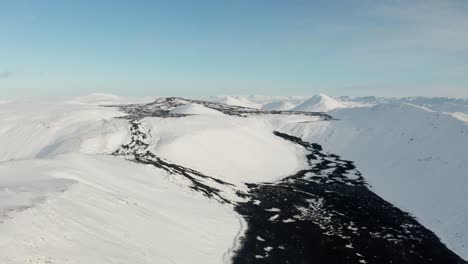 Ruhiger-Vulkan-In-Island-Im-Winter