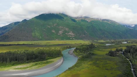 video 4k de montañas cerca de anchorage, alaska a una velocidad de 200x