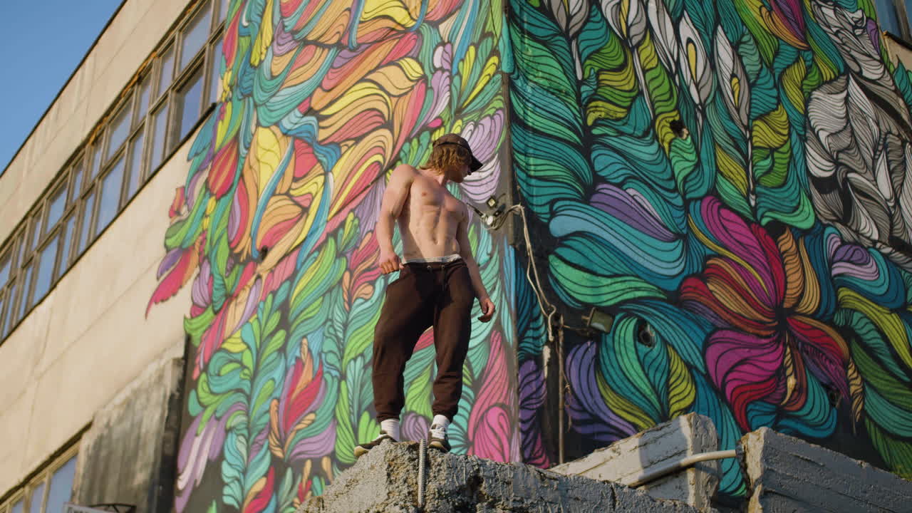 파쿠르를 하는 사람