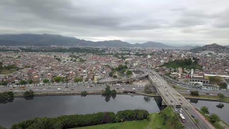 Imágenes-De-Drones-De-Mare,-Una-Favela-En-Río-De-Janeiro,-Brasil-4