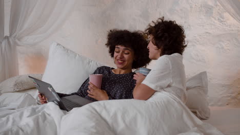 couple watching movie on laptop