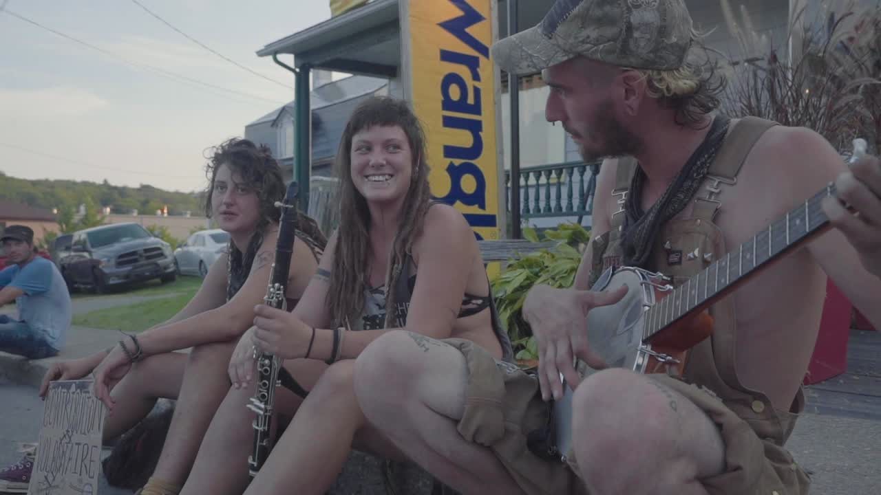 3 street artists making music