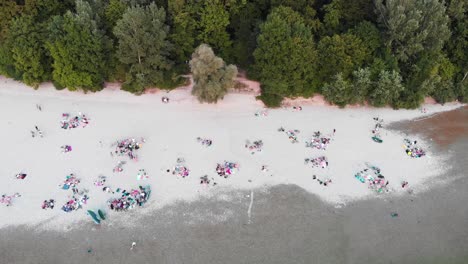 volando sobre el río isar en munich alemania