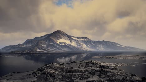 Mit-Eis-Bedeckte-Berge-In-Der-Antarktischen-Landschaft