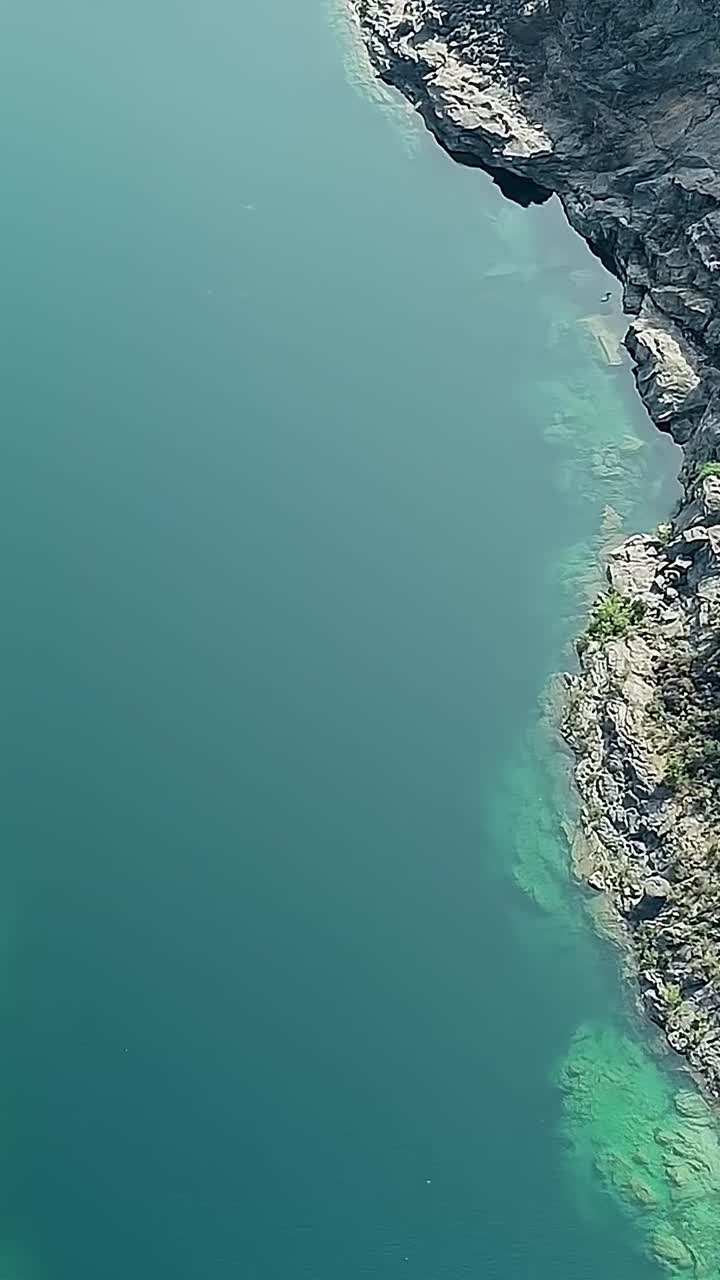 Visita il Lago Colbún in Cile per ammirare la natura e la diga