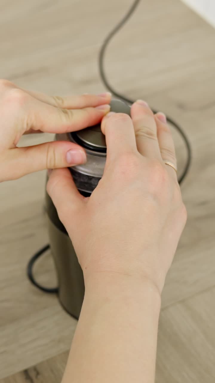 Using an electrical machine to grind sugar into fine powdered sugar for Tiramisu - Vertical