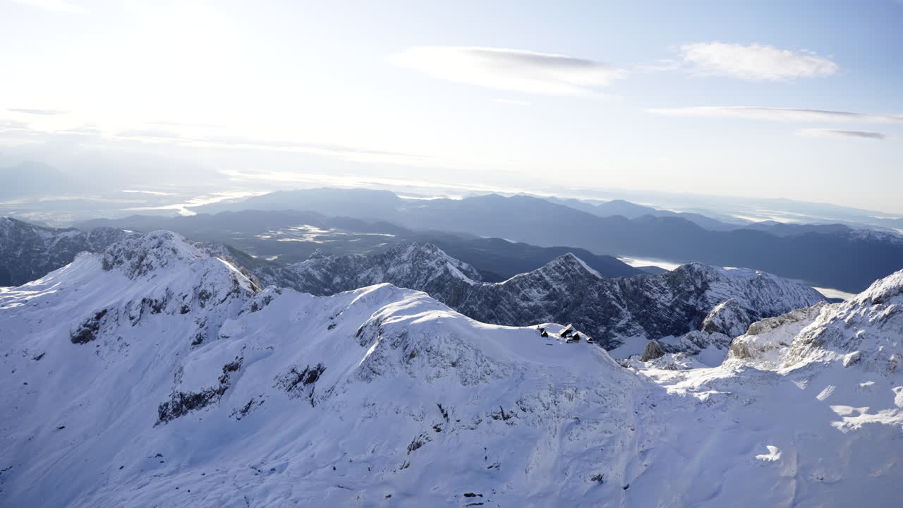 Puncak Alpen Bersalju