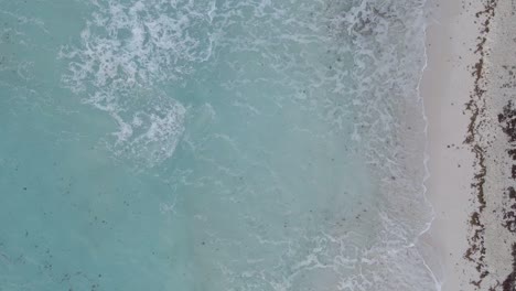 Static-still-aerial-footage-of-the-beaches-of-Cancun,-Mexico-hotel-zone-with-super-blue-water-during-sunrise