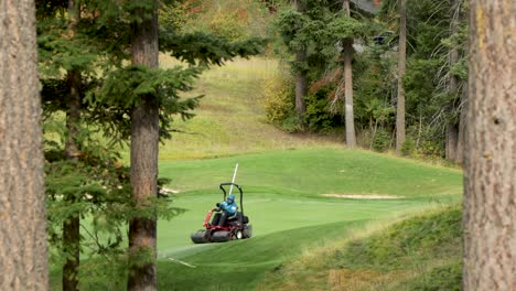 Lawn-mower-cutting-the-grass-on-a-golf-course