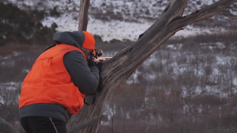 Shooter-Und-Zielen-Sie-Im-Winter-Auf-Wilde-Tierziele-Im-Reich-Des-Lügners