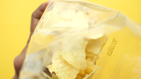 papas fritas en una bolsa