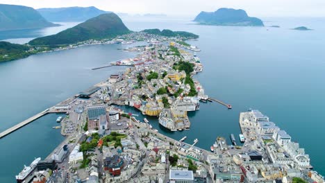 fotografía aérea de la ciudad de alesund, noruega