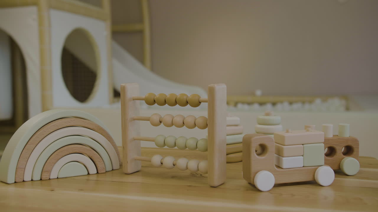 테이블 위의 에코 장난감