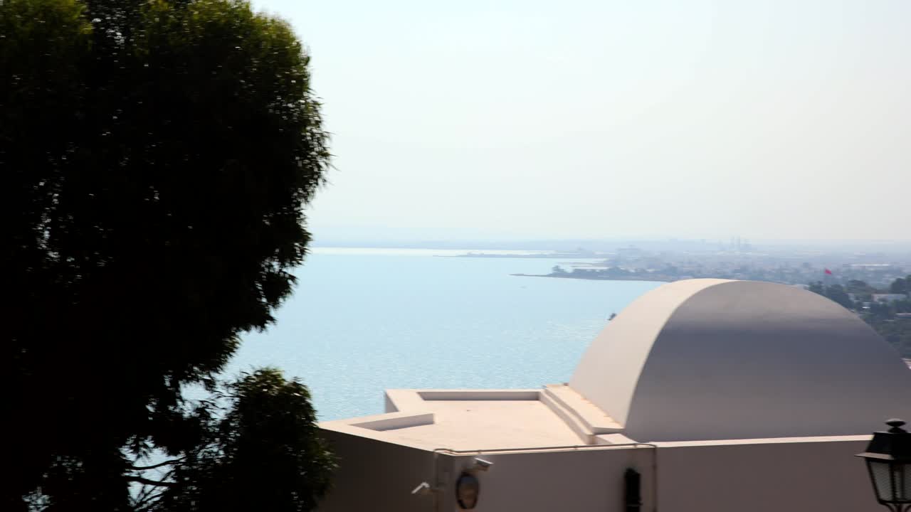 vista panorámica de la costa del mar mediterráneo desde sidi bou said en el norte de túnez