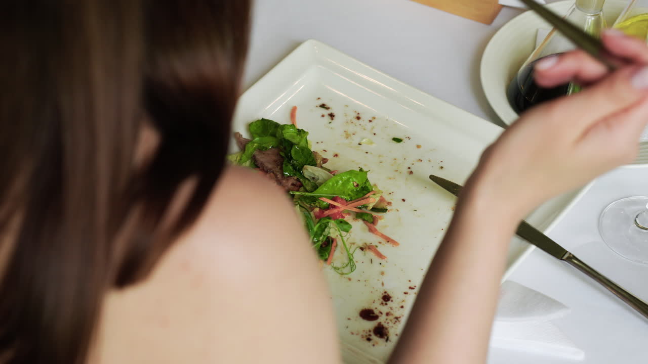 식당에서 맛있는 식사