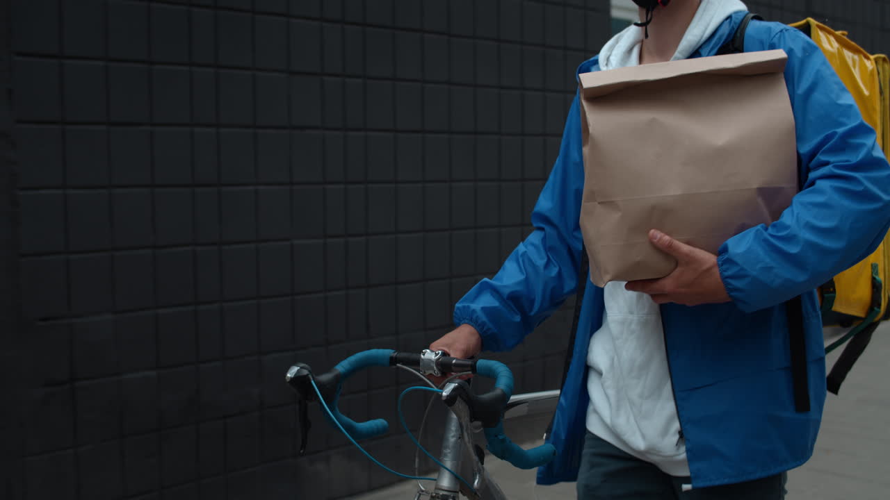 Food delivery on bicycle