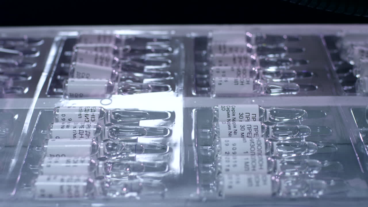 의약품 포장 라인. 의료 공장에서 컨베이어에 의료  ⁇ 플