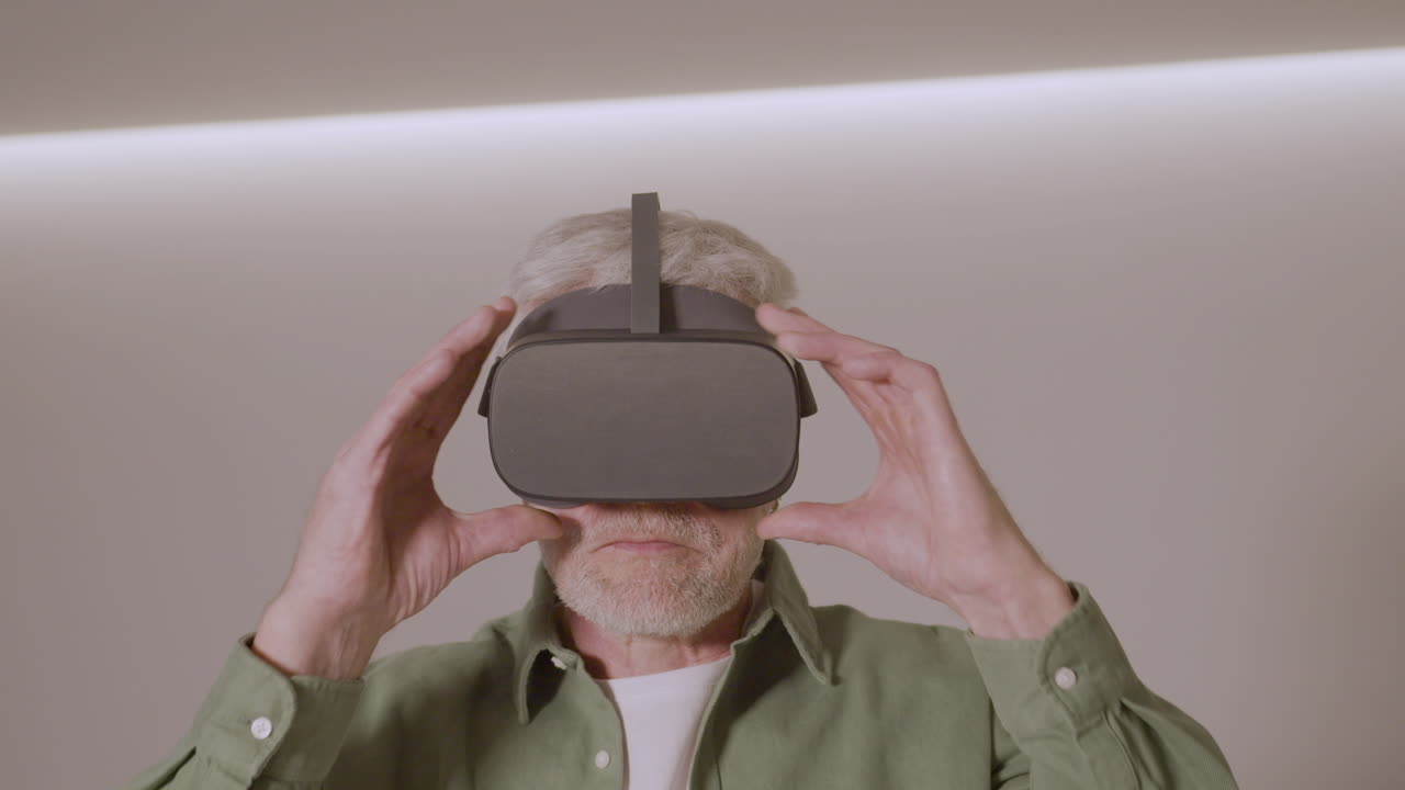 在家裡玩虛擬現實眼鏡耳機 3