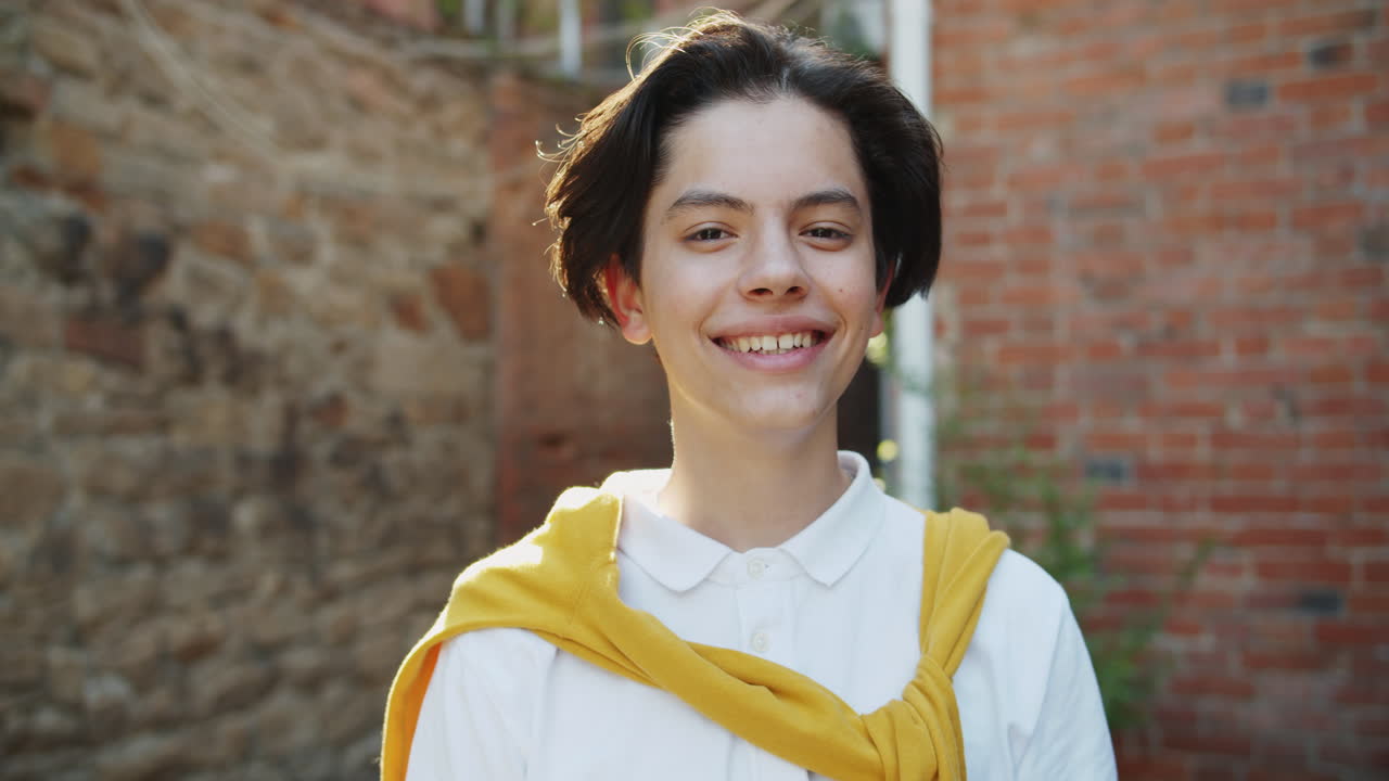 retrato de una adolescente al aire libre