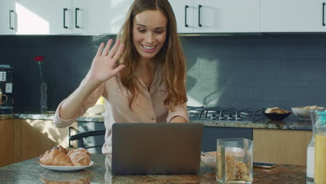 Business-woman-having-a-videocall-in-luxury-kitchen