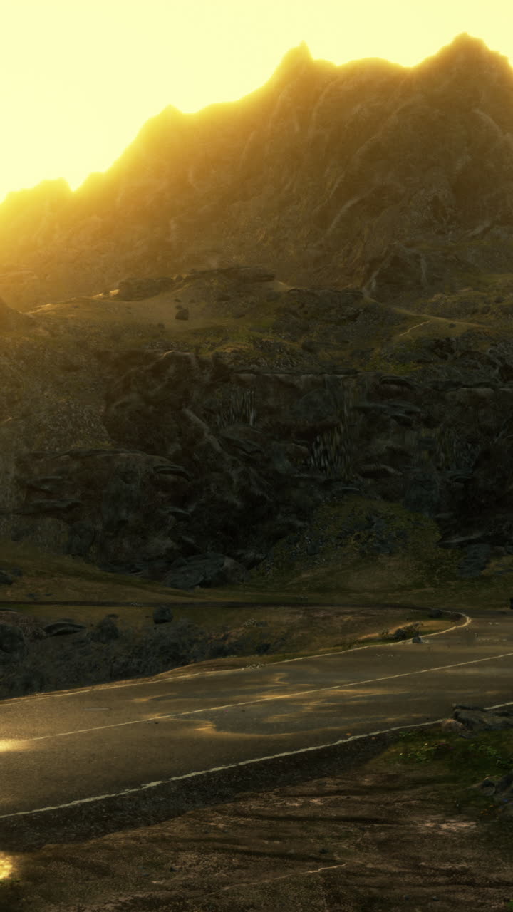 el camino de la montaña del atardecer