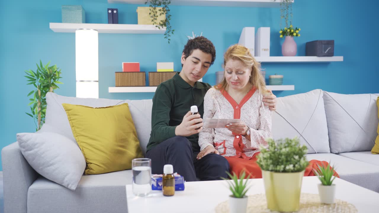 아픈 어머니는 건강 문제가 있습니다. 의약품을 사용하는 여성.