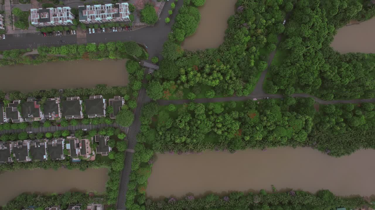 Veduta dall'alto di alberi e verde nella città di Hanoi, Vietnam.