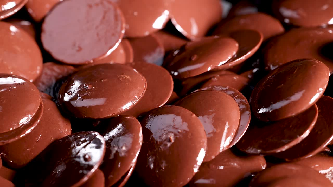 primer plano de las papas de chocolate derritiéndose juntas