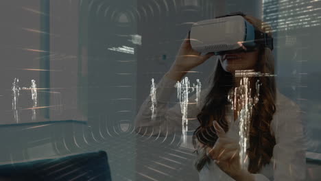 animación del procesamiento de datos sobre una mujer que usa auriculares vr