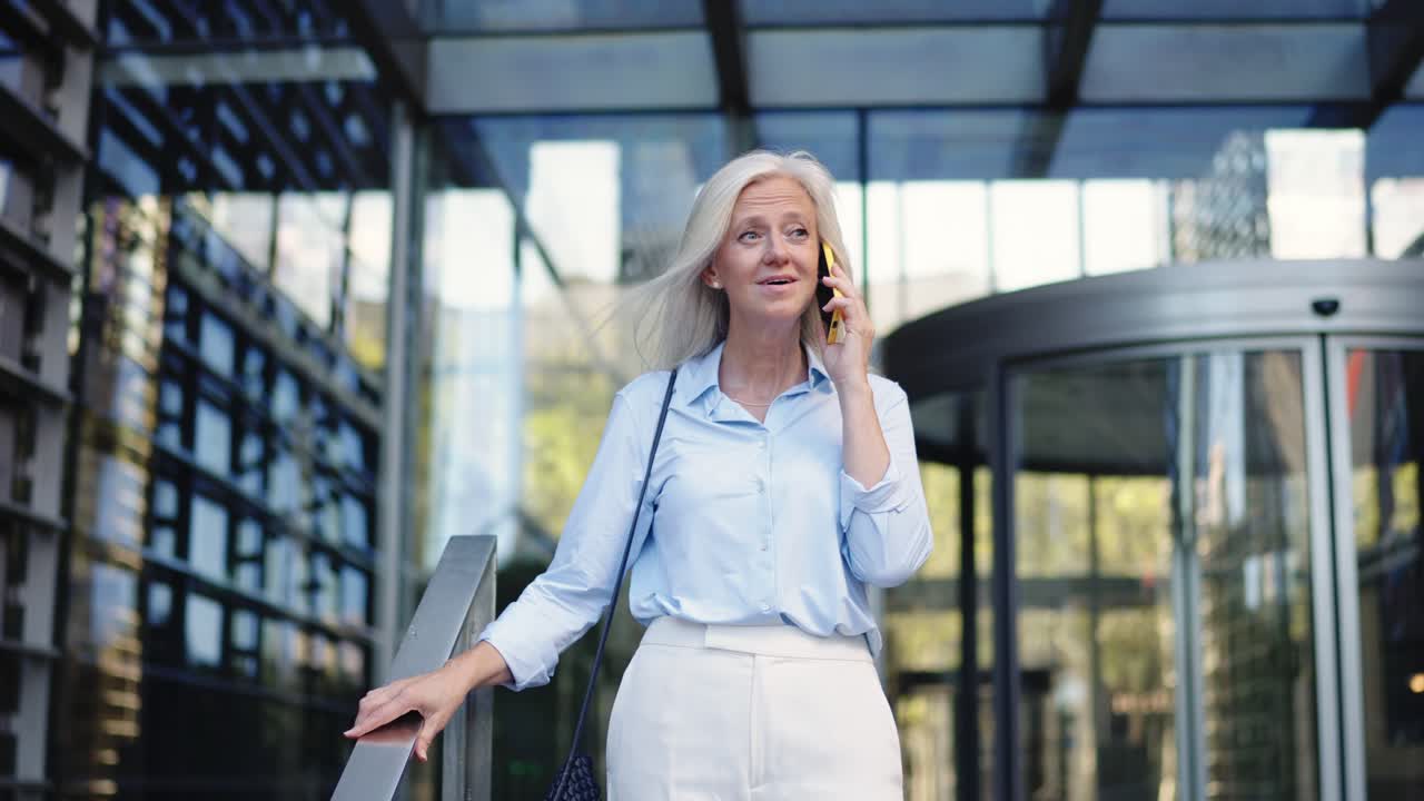 forretningsmand i telefonen.