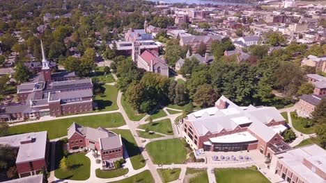 Buildings-and-green-nature-in-sunlight-at-Hope-College,-backing-aerial