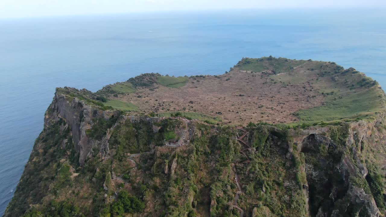 vista panorámica de seongsan ilchulbong drone en 4k
