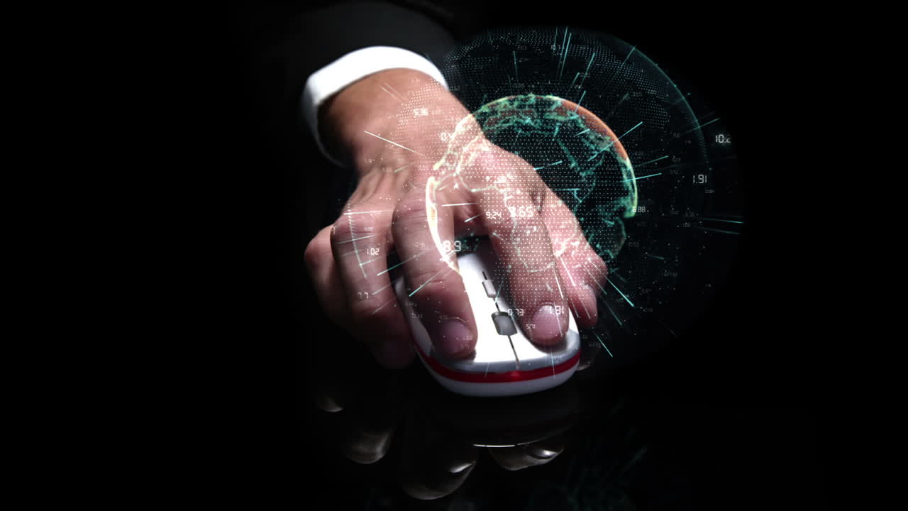 mano en el ratón de la computadora con la esfera