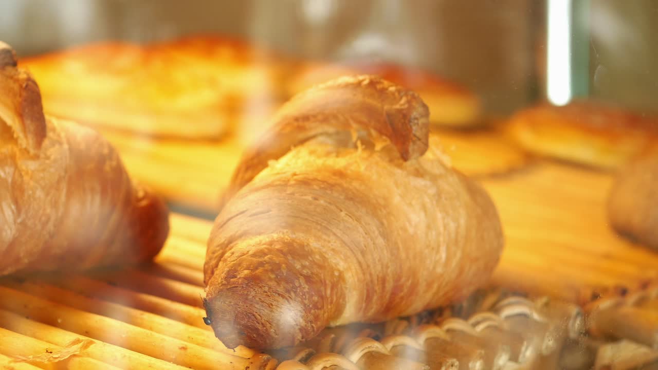 croissants recién horneados