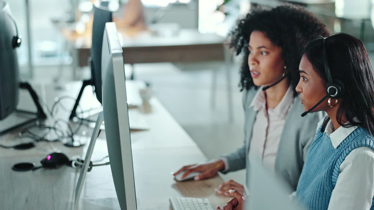 mujeres, gerente de equipo y apoyo del centro de llamadas