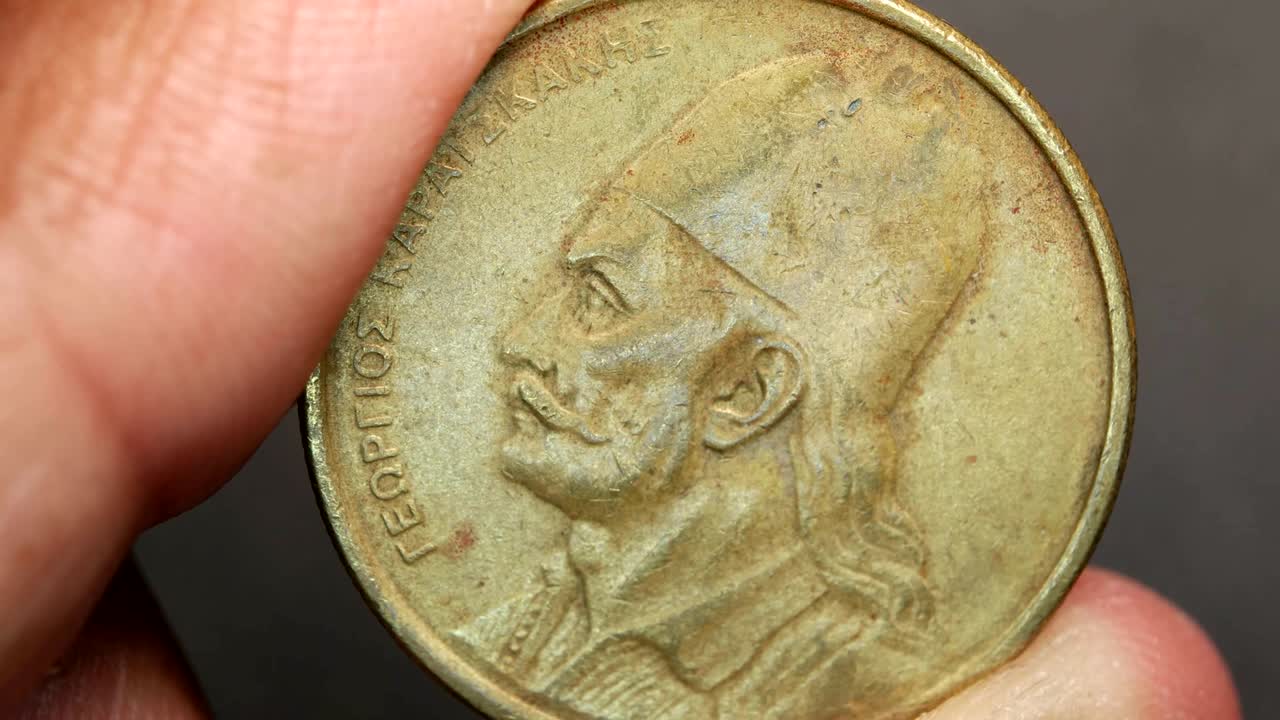 매우 오래된 동전의 근접 사진