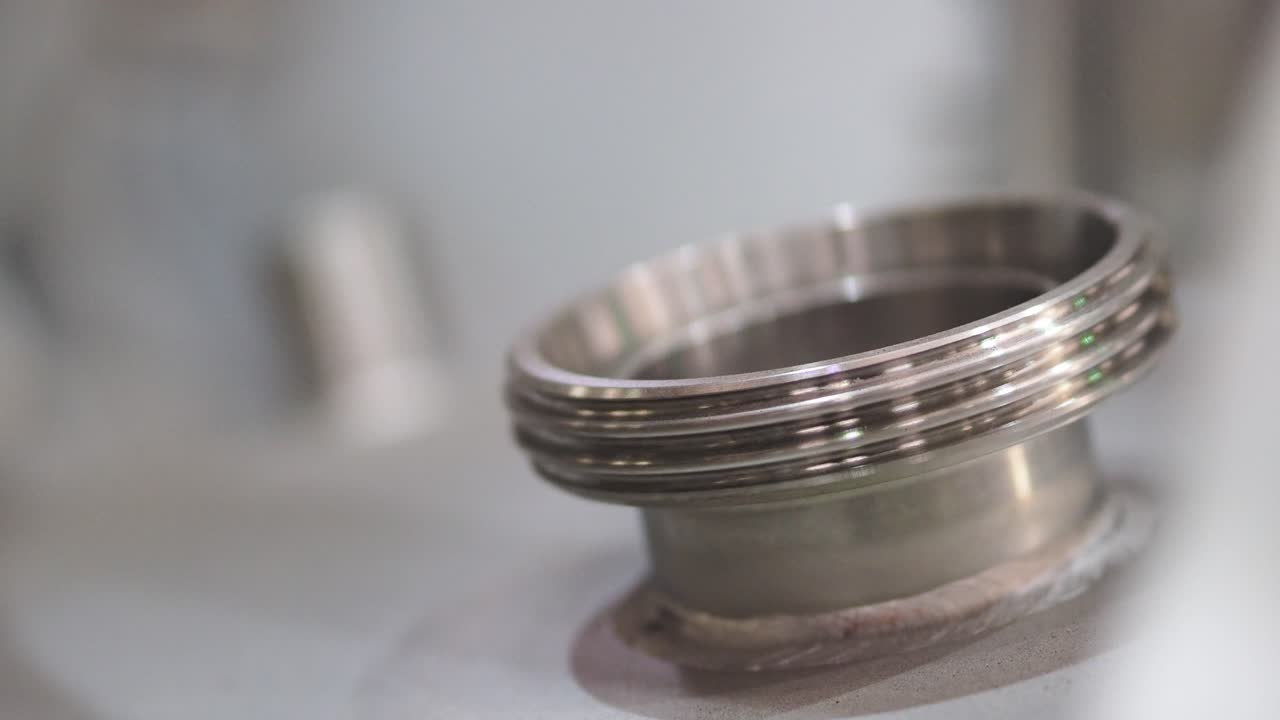 трубы из нержавеющей стали с фланцем, соединение, приваренное на резервуаре из нержавеющей стали, фон завода-изготовителя