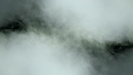 nubes de niebla y humo