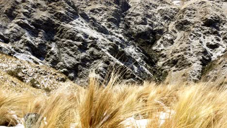 Blick-Auf-Die-Schneebedeckten-Berge-Mit-Einem-Sonnigen-Tag