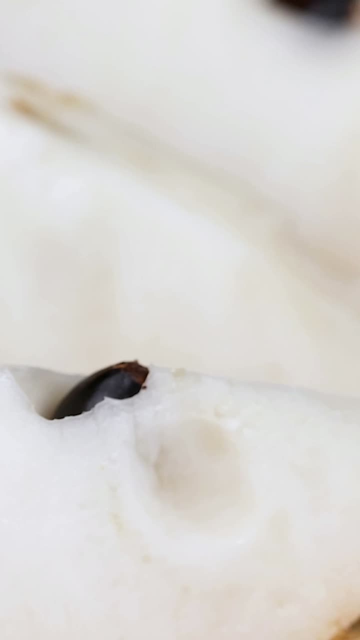 vista detallada de la fruta de la manzana de crema cortada en rodajas