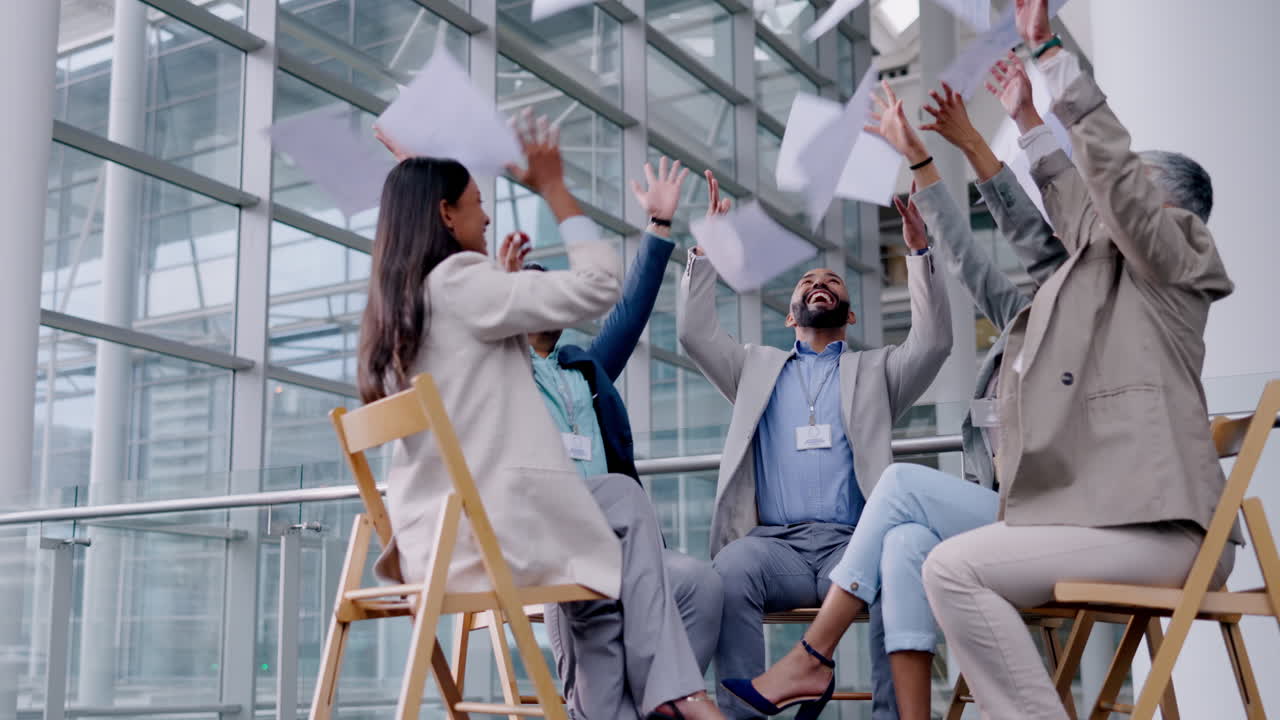 공중에 있는 문서, 사업가들