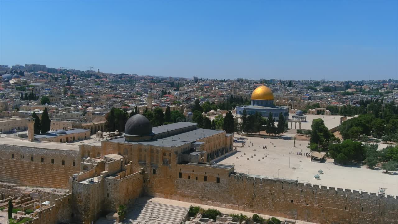mezquita islámica cúpula de la roca y centro de la ciudad de jerusalén, aérea