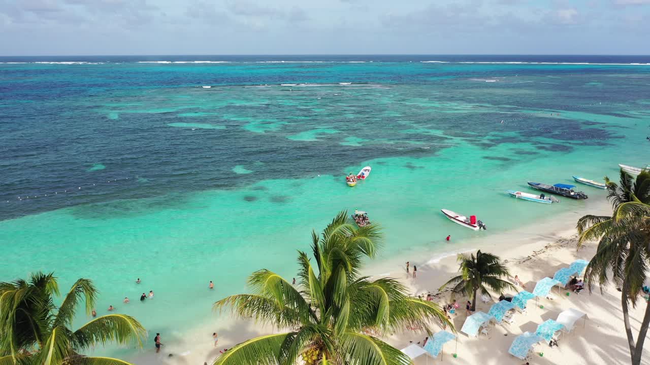Isola paradisiaca situata nell'Oceano Atlantico colombiano