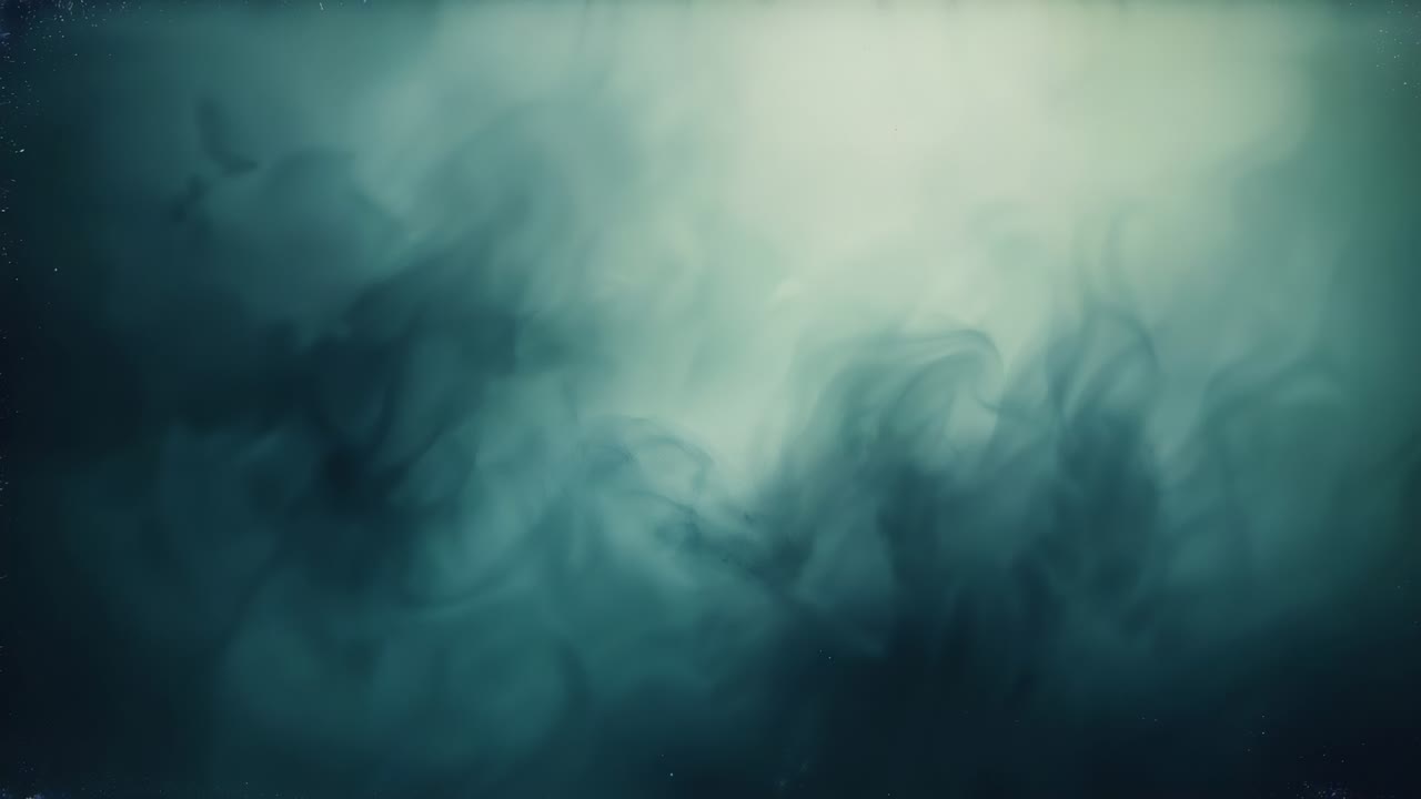 Inizia come una nuvola, una scura piuma color verde acqua che si alza e si diffonde nel serbatoio con macchie retroilluminate dovute al movimento del fluido
