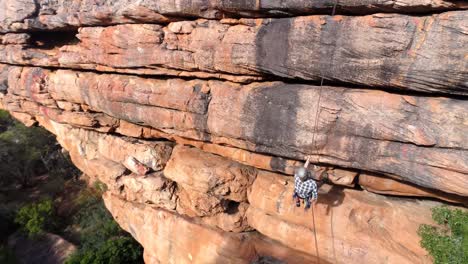 Male-rock-climber-climbing-mountain-4k