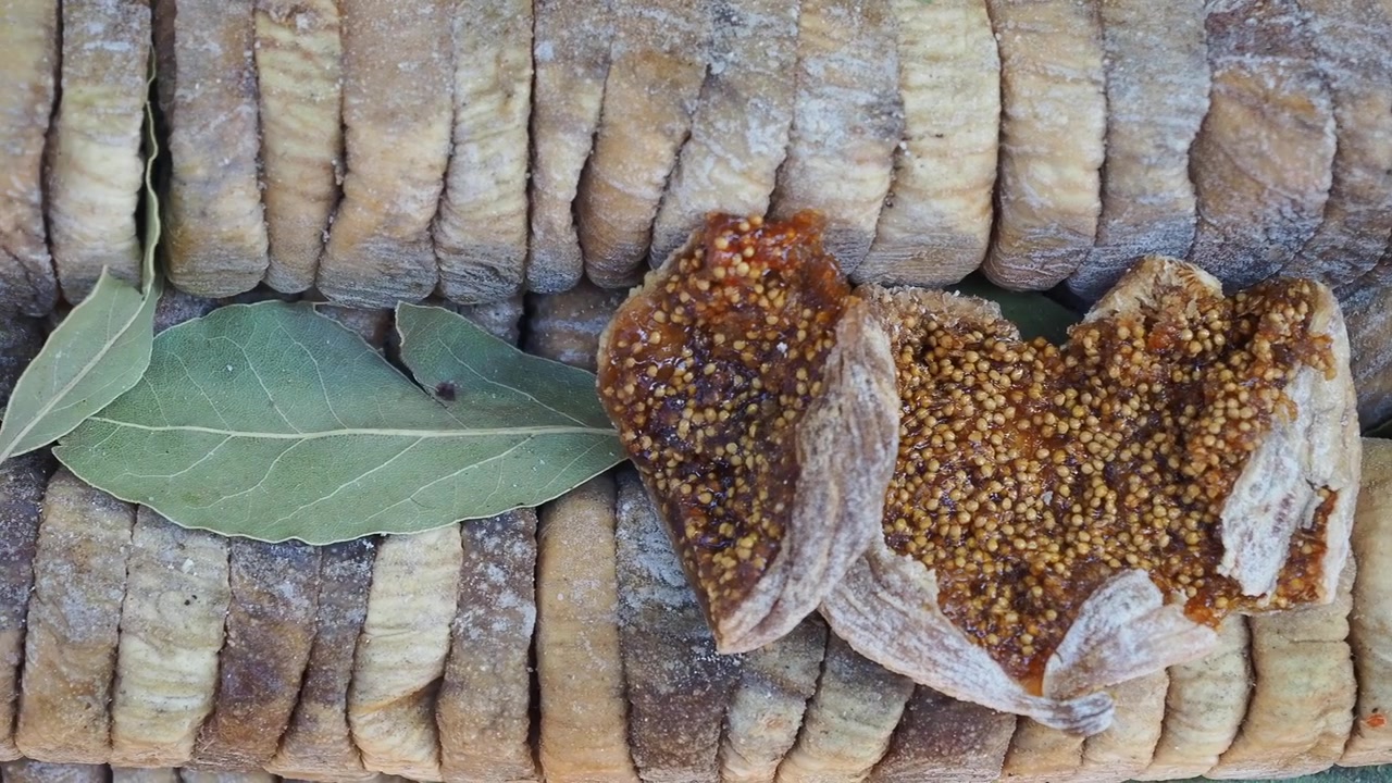 Close-up of Dried Figs with Bay Leaves on Display