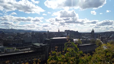 Timelapse-épico-Del-Gran-Cielo-Con-Vistas-A-Edimburgo,-Escocia