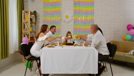 celebración de cumpleaños en familia
