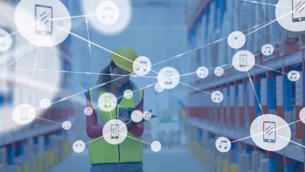 창고의 클립보드에 쓰여진 여성 위에 아이콘으로 연결된 네트워크의 애니메이션